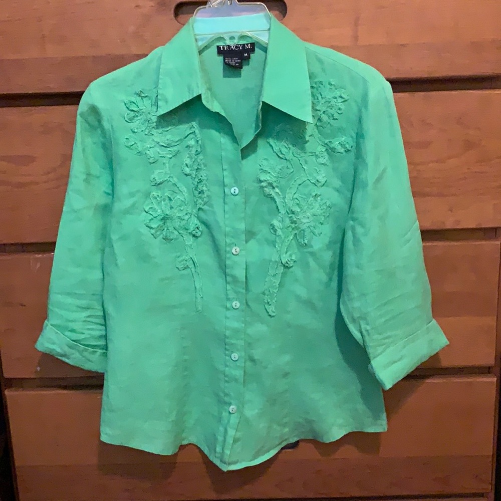 Tracy M 100% Linen soft green 3/4 length sleeve blouse with cut ribbon detail.